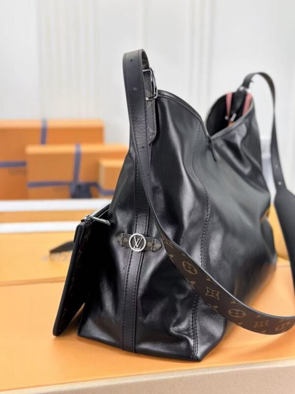 CarryAll Vibe MM LV Vibe - Handbags |
LOUIS VUITTON