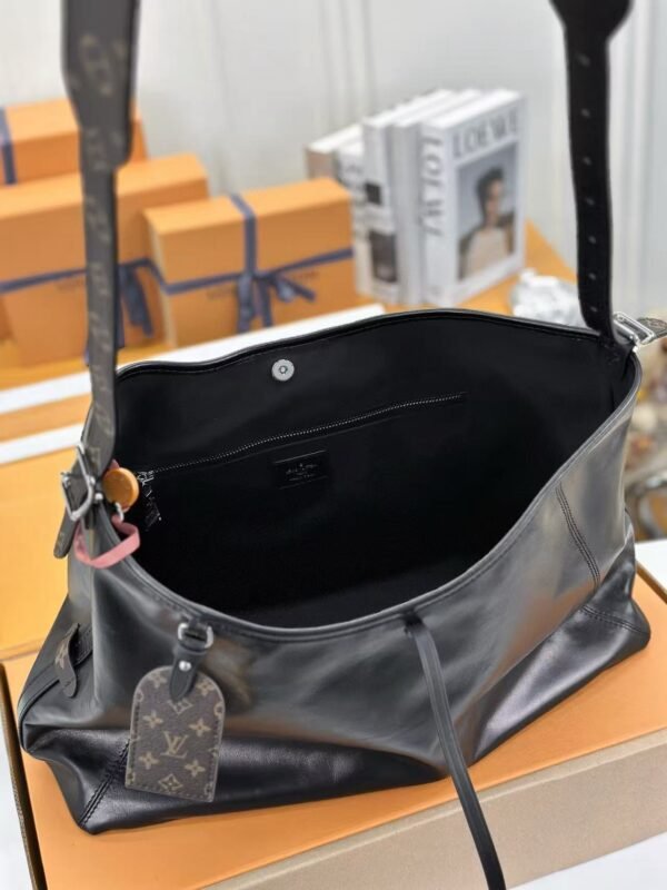 CarryAll Vibe MM LV Vibe - Handbags |
LOUIS VUITTON